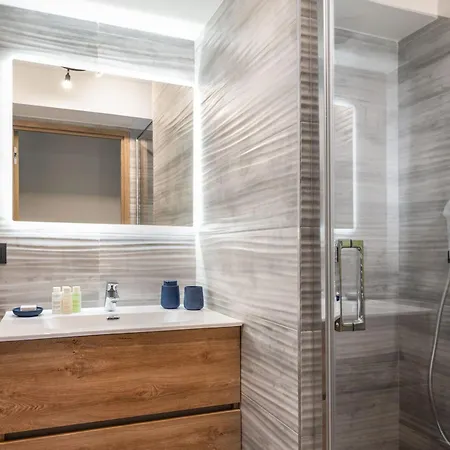 Familial Neuf Avec Balcon Et Acces Ski-in/ski-out - Fr-1-664-19 Apartment Courchevel